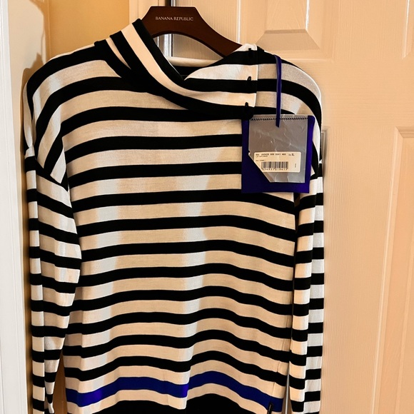 Black & White Sweater - Picture 1 of 3